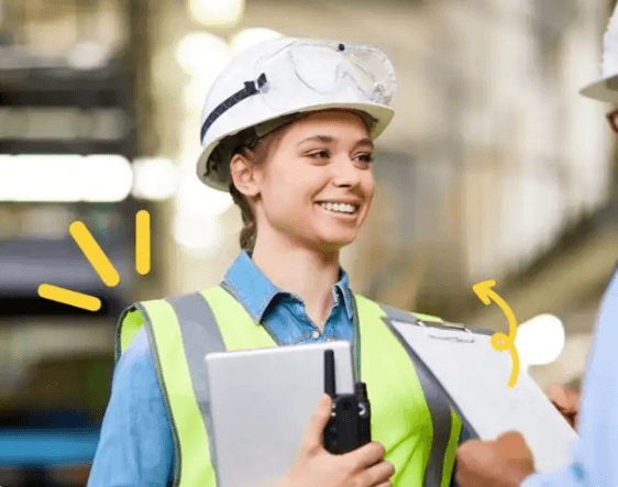 travailleuse avec le sourire